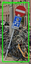 Detailfoto van gedetecteerd beschadigd verkeersbord